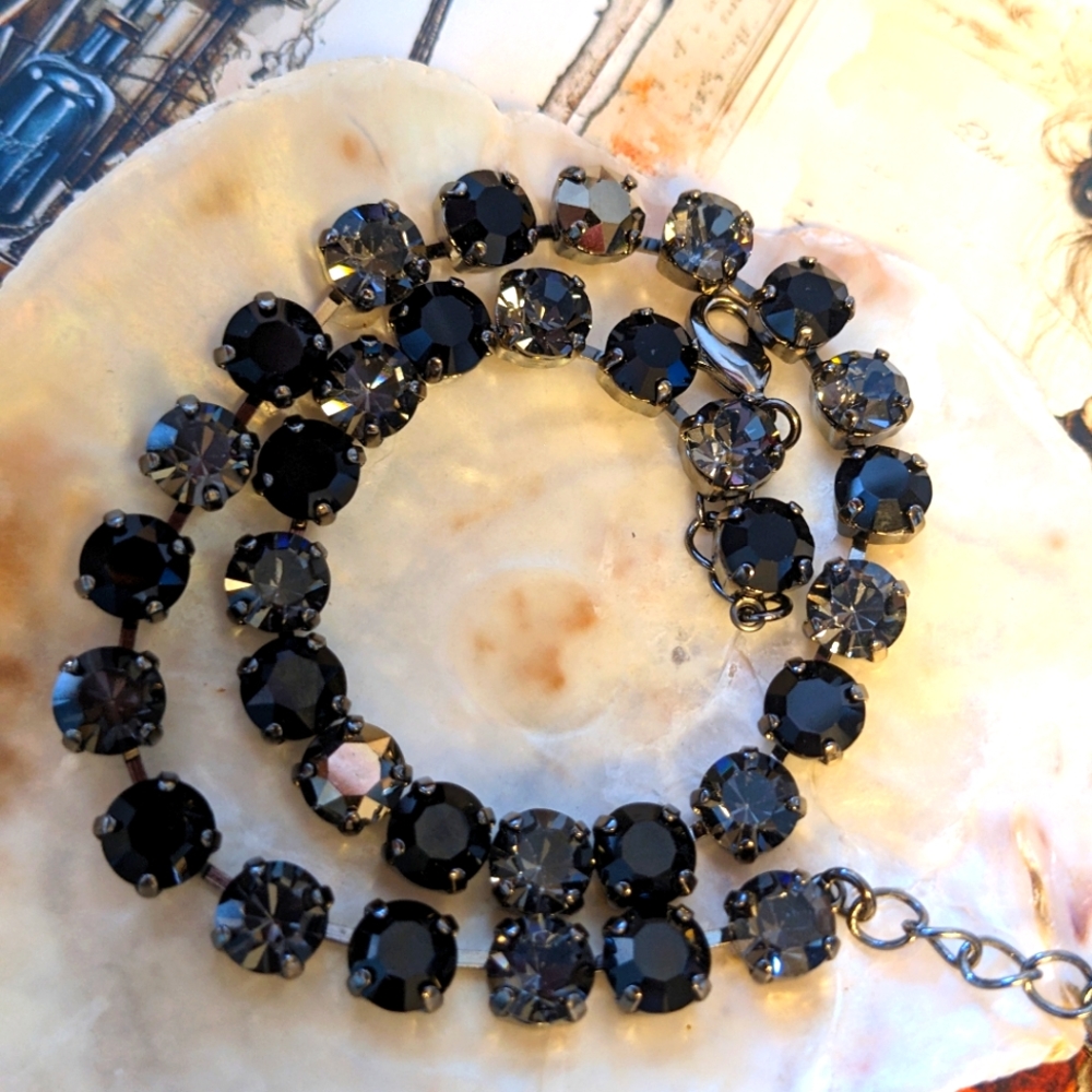 Black Jet and Gray Crystal in Classic Necklace & Earrings in Gunmetal - Picture 2 of 8